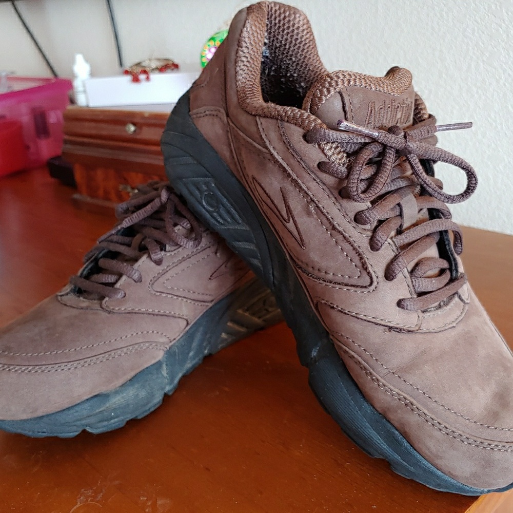 Brooks Mens 8.5 W Sneaker